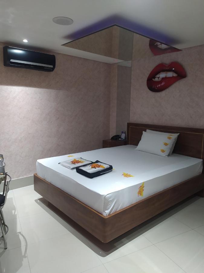 Motel La Folia Ribeirao Preto Bagian luar foto